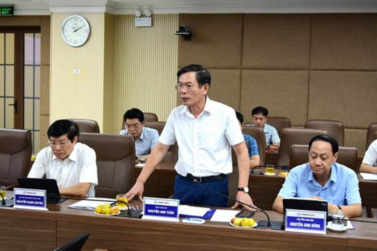 Ông Nguyễn Anh Tuấn - Tổng giám đốc Tổng Công ty điện lực Hà Nội (EVNHANOI) báo cáo phương án cấp điện trên toàn địa bàn Thủ đô trong các ngày tổ chức Lễ kỷ niệm, diễu binh, diễu hành kỷ niệm 80 năm Cách mạng Tháng Tám và Quốc khánh 02/9/2025