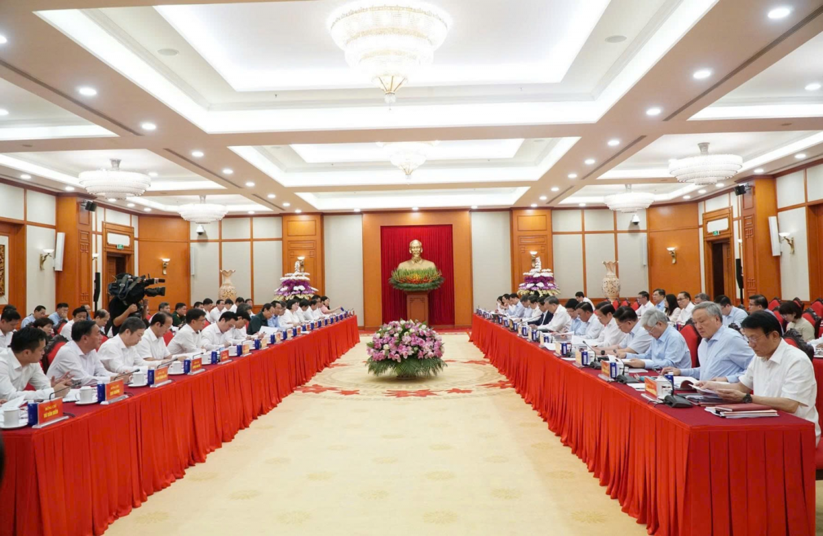 Quang cảnh buổi làm việc của Bộ Chính trị với Thành ủy Thành phố Hồ Chí Minh.