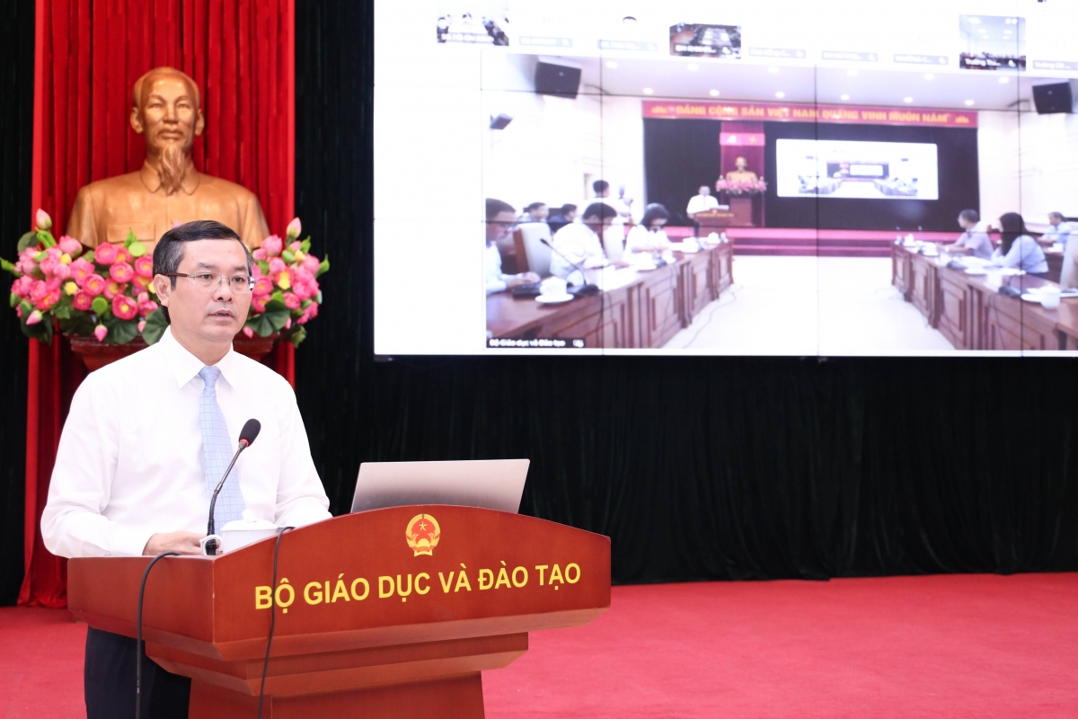 Thứ trưởng Bộ GD-ĐT phát động phong trào thi đua