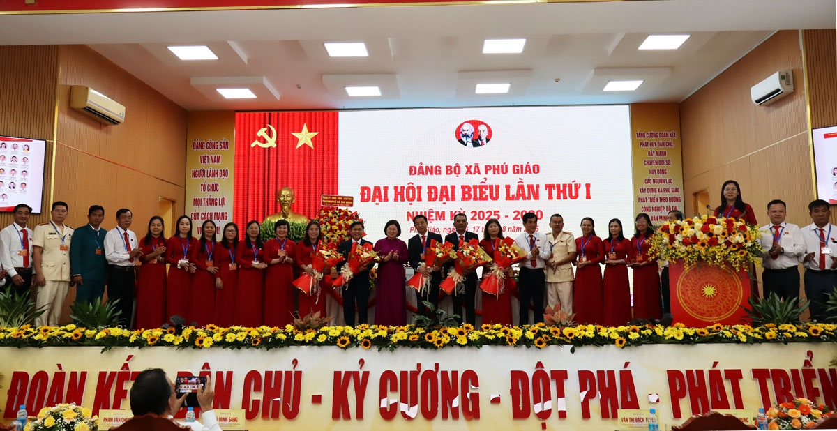 Ra mắt Ban Chấp hành Đảng bộ xã gồm 33 thành viên