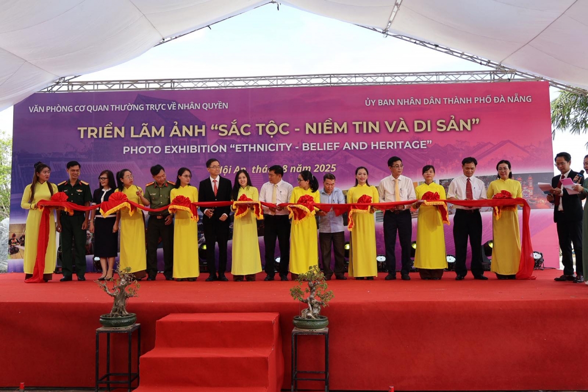 Khai mạc triển lãm
