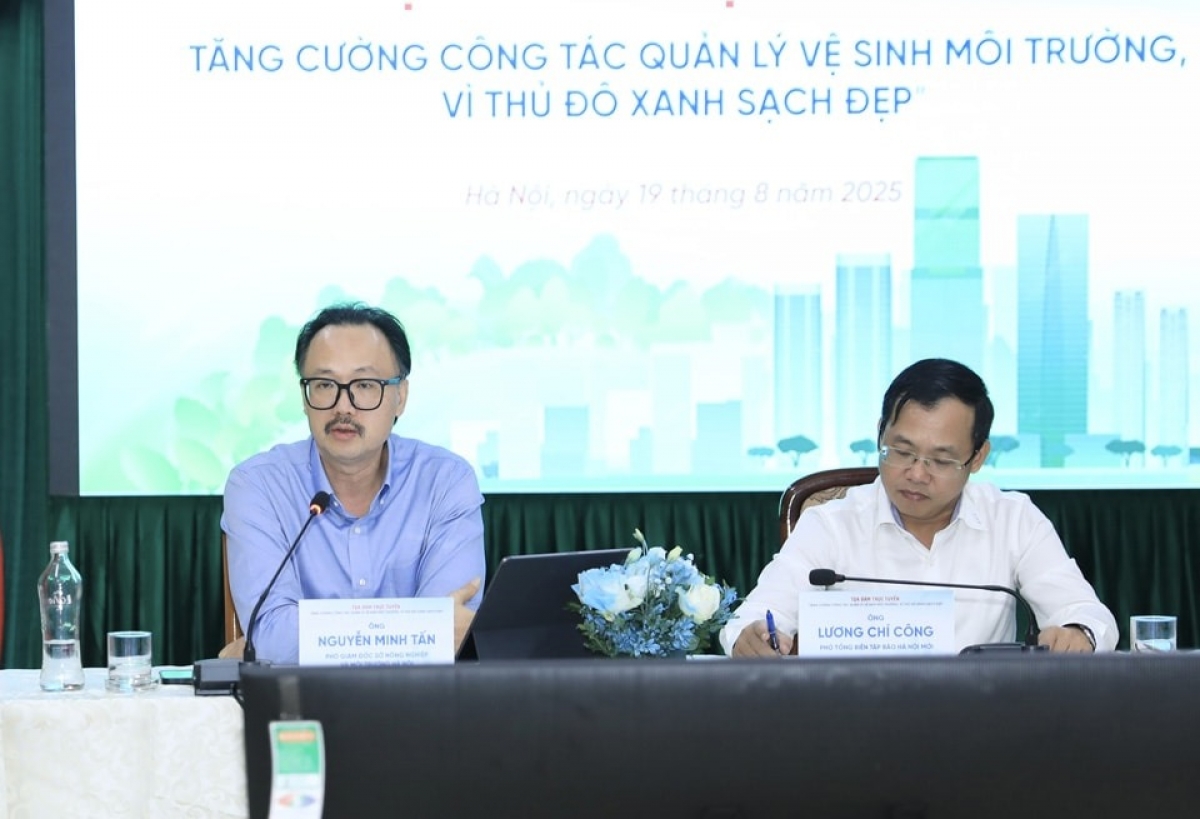 Ông Nguyễn Minh Tấn (trái), Phó Giám đốc Sở Nông nghiệp và Môi trường Hà Nội phát biểu tại tọa đàm.