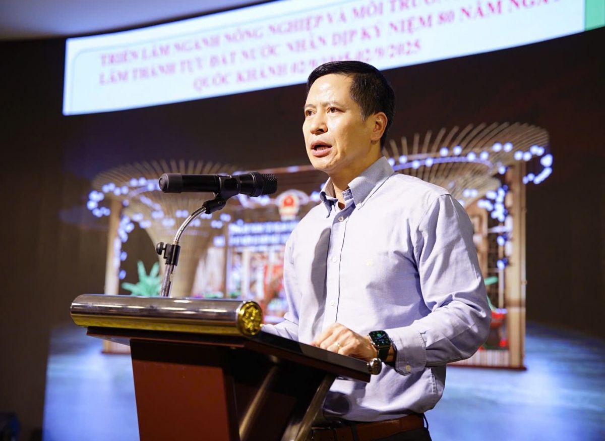Ông Nguyễn Minh Tiến lan tỏa những thành tựu của nông nghiệp và môi trường đến khách tham quan trong nước và quốc tế