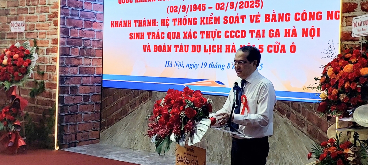 Phó Tổng Giám đốc Tổng công ty Đường sắt Việt Nam Trần Anh Tuấn phát biểu