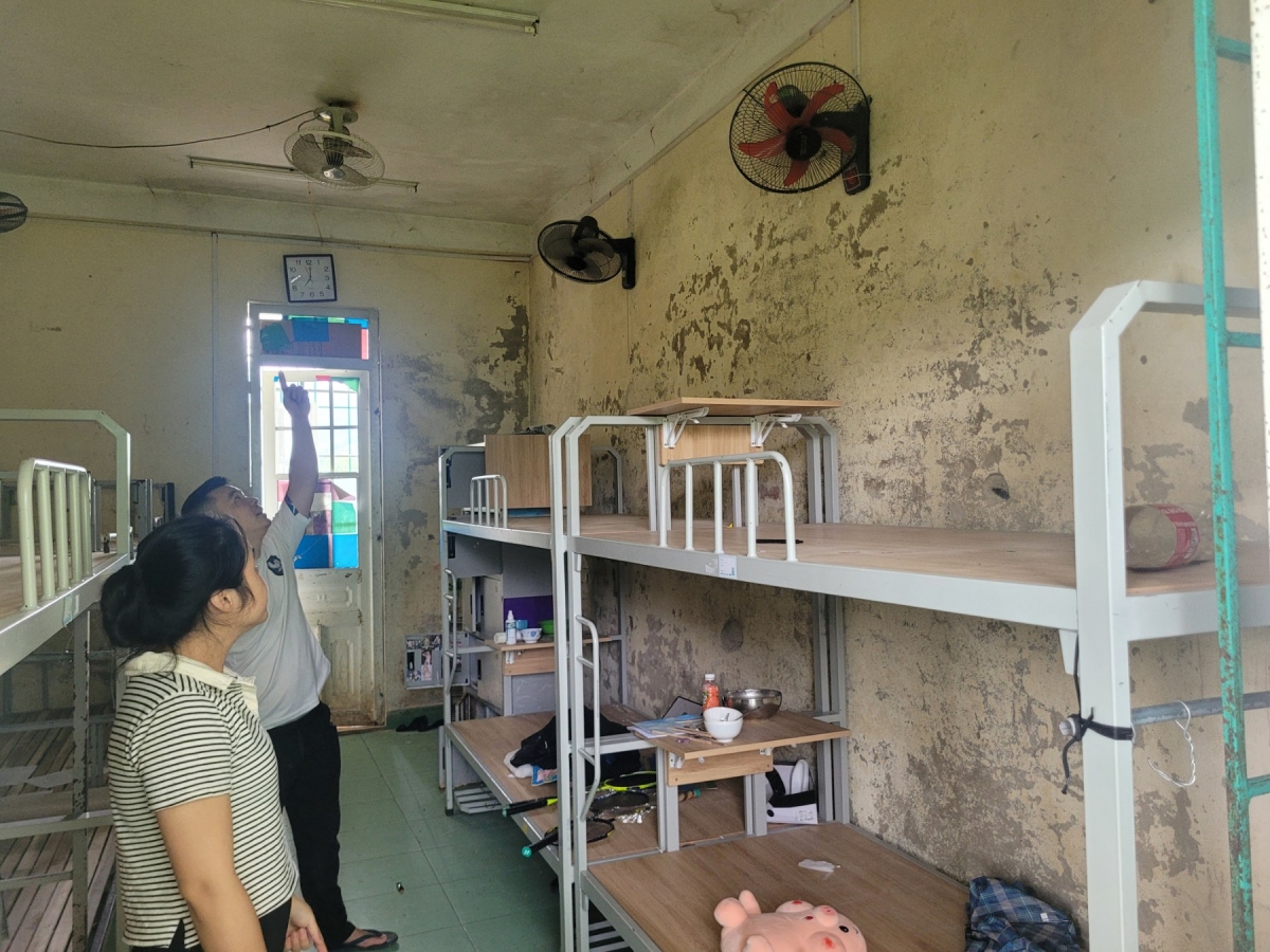 Phòng ở của học sinh tại Trường Phổ thông Dân tộc nội trú THCS Phục Hòa cũ đã xuống cấp khá nghiêm trọng