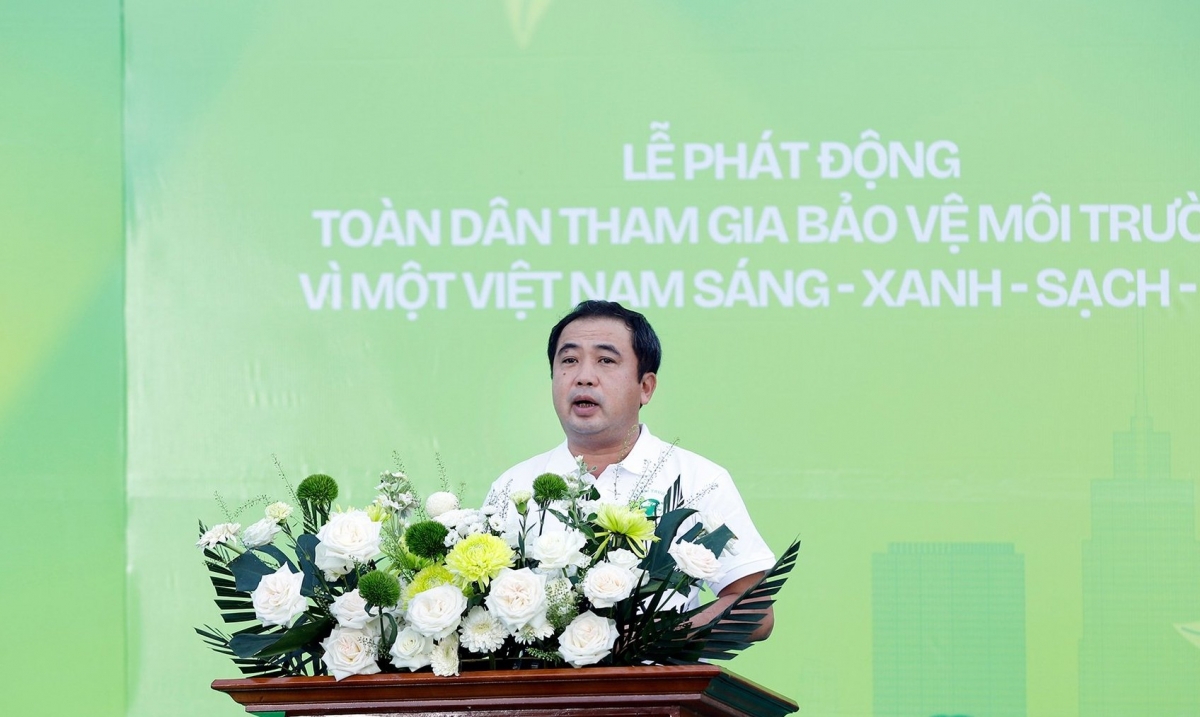 Quyền Bộ trưởng Bộ Nông nghiệp và Môi trường Trần Đức Thắng phát động Phong trào Toàn dân tham gia bảo vệ môi trường vì một Việt Nam sáng - xanh - sạch - đẹp.