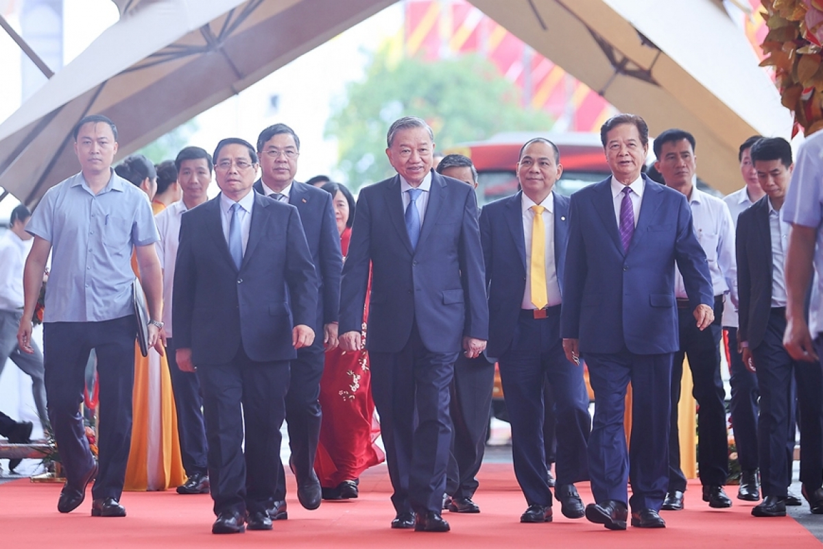 Tổng Bí thư Tô Lâm và Thủ tướng Phạm Minh Chính đến dự và chủ trì tại điểm cầu Trung tâm Triển lãm Việt Nam.