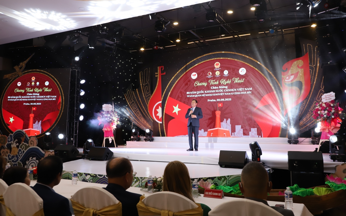 Ông Hoàng Đình Thắng, Chủ tịch Liên Hiệp hội người Việt Nam tại Châu Âu nhấn mạnh việc bảo tồn và phát huy giá trị văn hóa truyền thống không chỉ là trách nhiệm của các cơ quan văn hóa trong nước mà còn là nghĩa vụ thiêng liêng của cộng đồng người Việt ở nước ngoài.