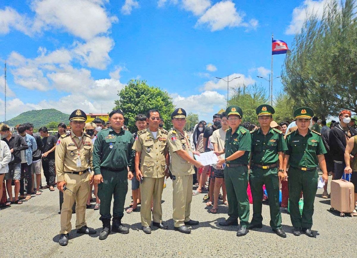 Cơ quan chức năng Campuchia bàn giao công dân Việt Nam