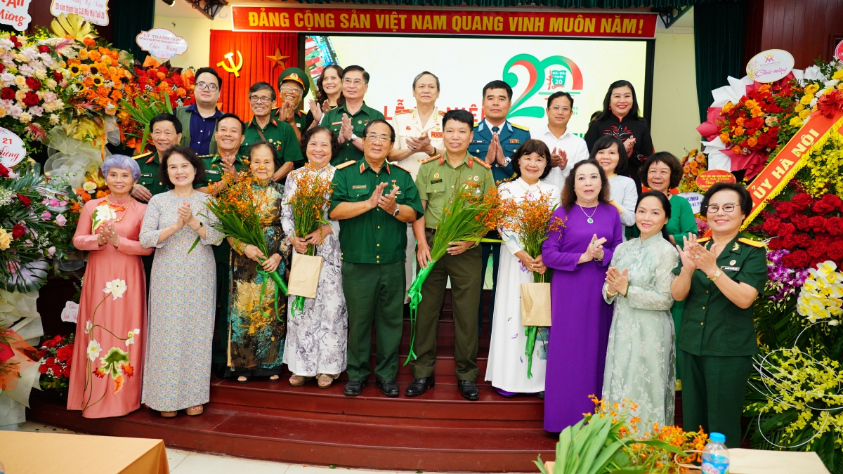Tri ân các thành viên Sáng lập và những người đồng hành với Câu lạc bộ Mãi mãi tuổi 20