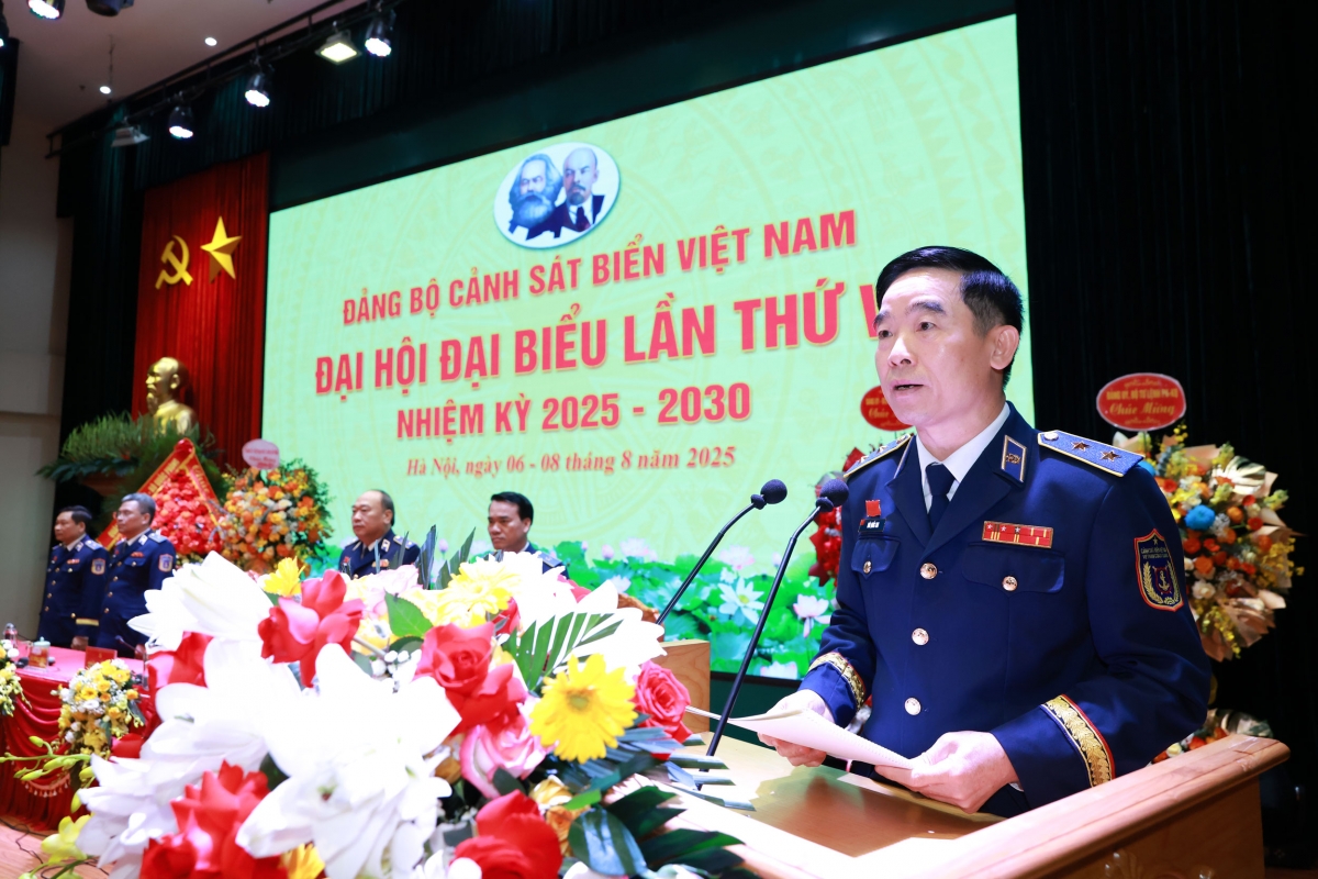 Trung tướng Bùi Quốc Oai - Bí thư Đảng ủy, Chính ủy Cảnh sát biển Việt Nam quán triệt mục đích, yêu cầu Đại hội.