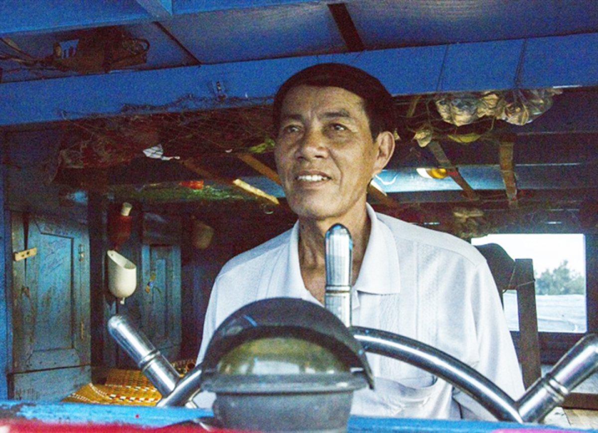 Ngư dân Dương Minh Thạnh trên tàu cá
