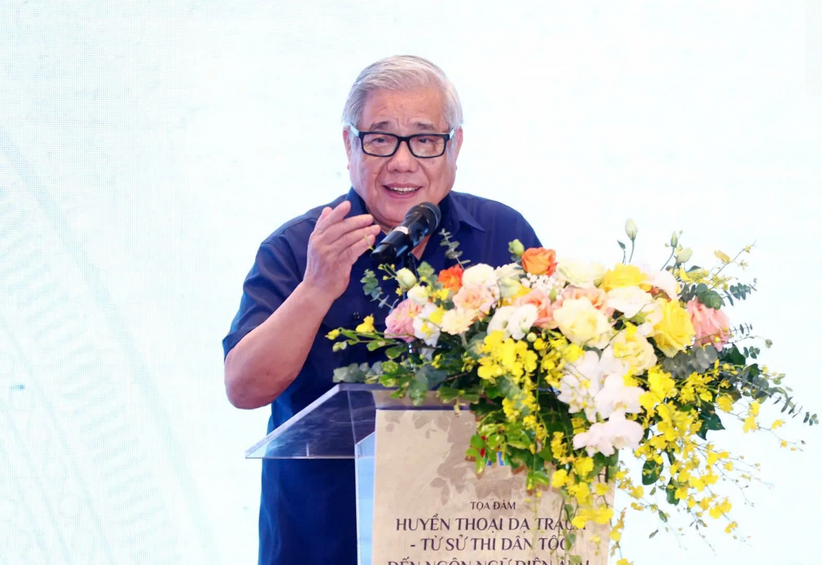 GS.TSKH.NGND Vũ Minh Giang, Chủ tịch hội đồng khoa học và đào tạo, Đại học Quốc gia Hà Nội phát biểu tại toạ đàm
