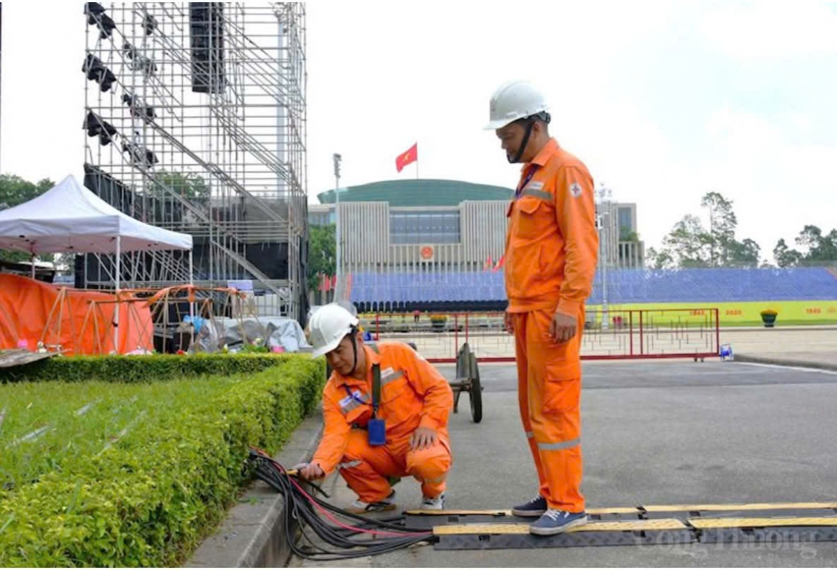 Kiểm tra công tác đảm bảo điện những nơi trọng yếu