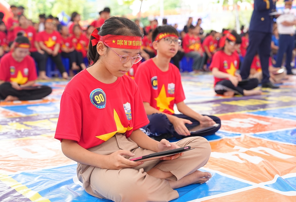 Trong phần thi “Đặt mốc chủ quyền” 25 thí sinh trả lời câu hỏi thông qua ứng dụng số