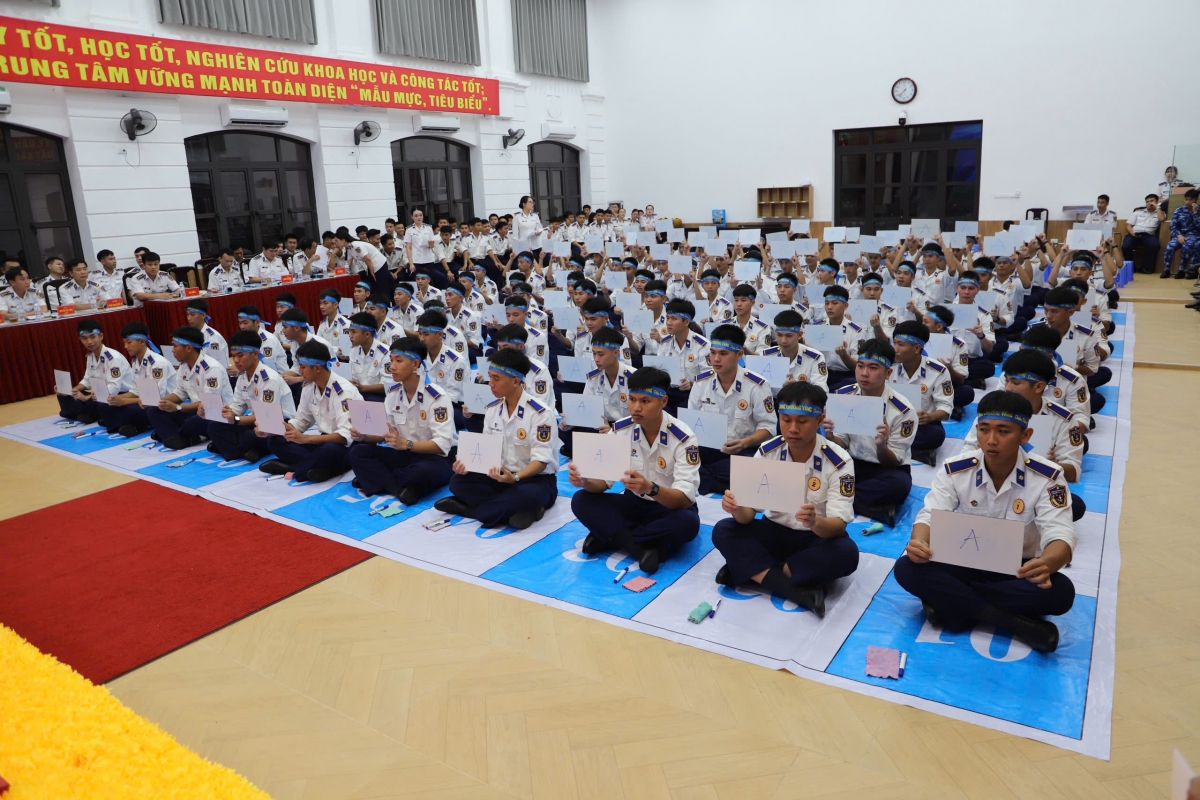 Cuộc thi diễn ra hấp dẫn, sôi nổi và kịch tích với sự tham gia của 100 thí sinh