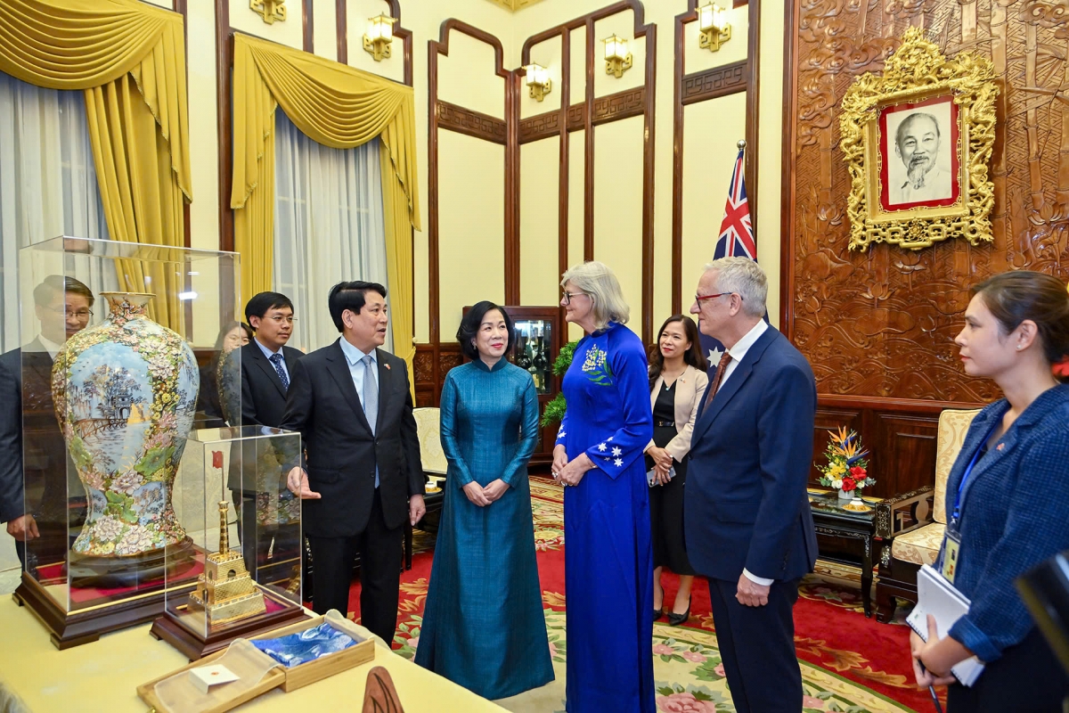 10-09_Chủ tịch nước Lương Cường cùng Phu nhân và Toàn quyền Australia Sam Mostyn cùng Phu quân dự chiêu đãi