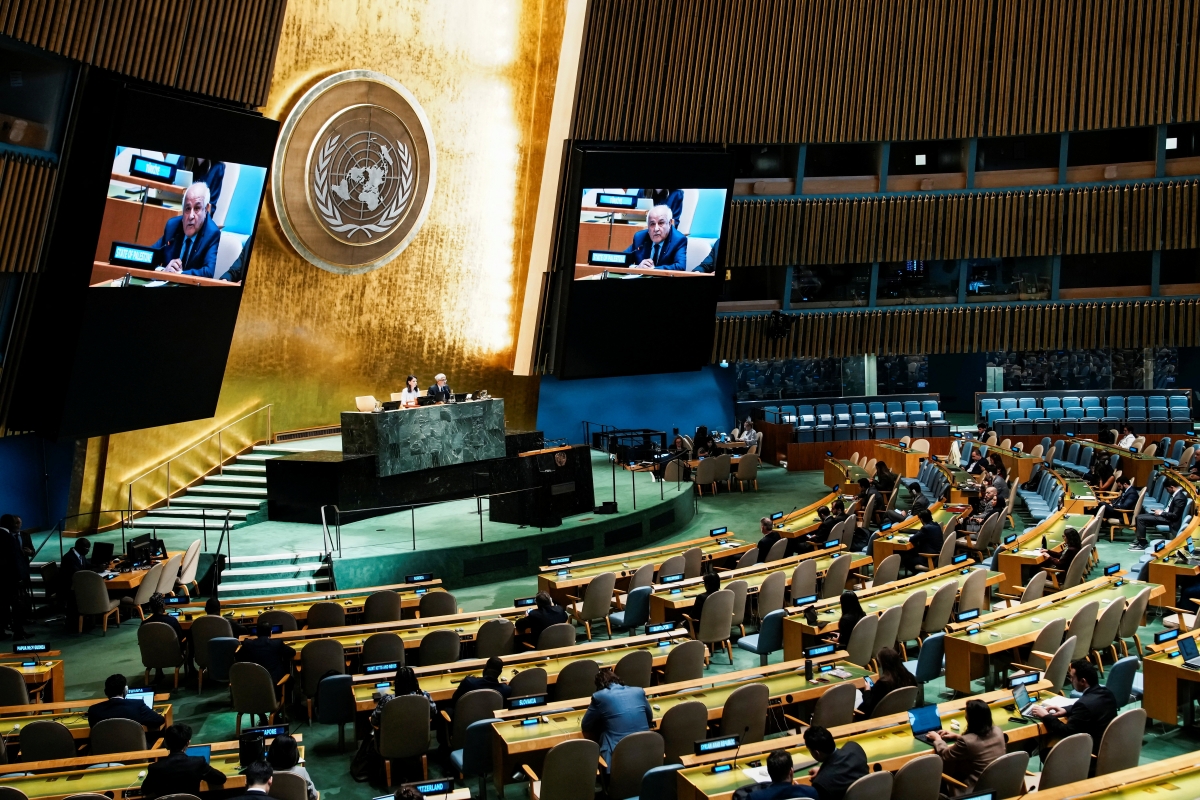 Quan sát viên thường trực của Palestine tại Liên Hợp Quốc Riyad H. Mansour phát biểu Đại hội đồng Liên Hợp Quốc về vấn đề Palestine và việc thực hiện giải pháp hai Nhà nước, tại trụ sở Liên Hợp Quốc ở New York (Mỹ), ngày 12/9/2025. Ảnh: REUTERS
