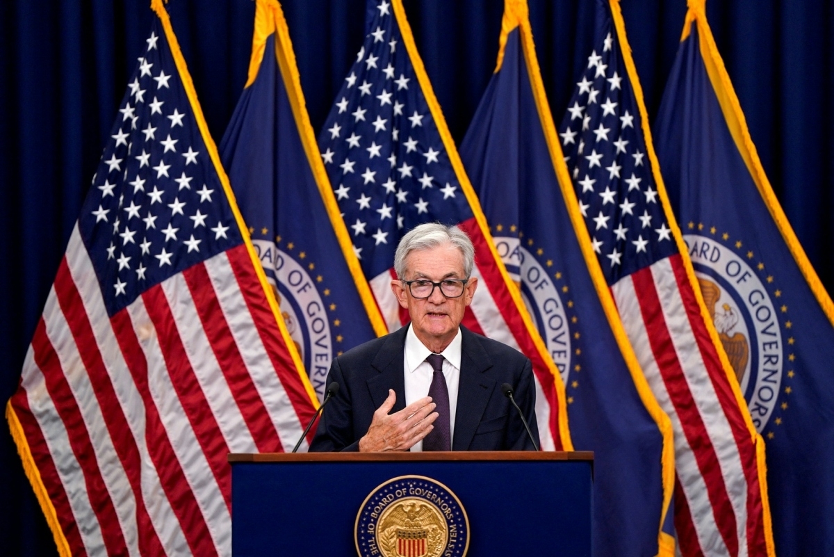 Chủ tịch Fed, ông Jerome Powell phát biểu trong cuộc họp báo sau khi Ủy ban Thị trường Mở Liên bang đưa ra tuyên bố về chính sách lãi suất. Ảnh: Reuters
