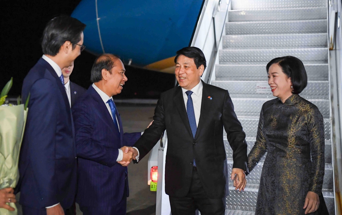 Đại sứ Việt Nam tại Hoa Kỳ Nguyễn Quốc Dũng; Đại sứ, Trưởng phái đoàn thường trực Việt Nam tại Liên hợp quốc Đỗ Hùng Việt Hùng đón Chủ tich nước.