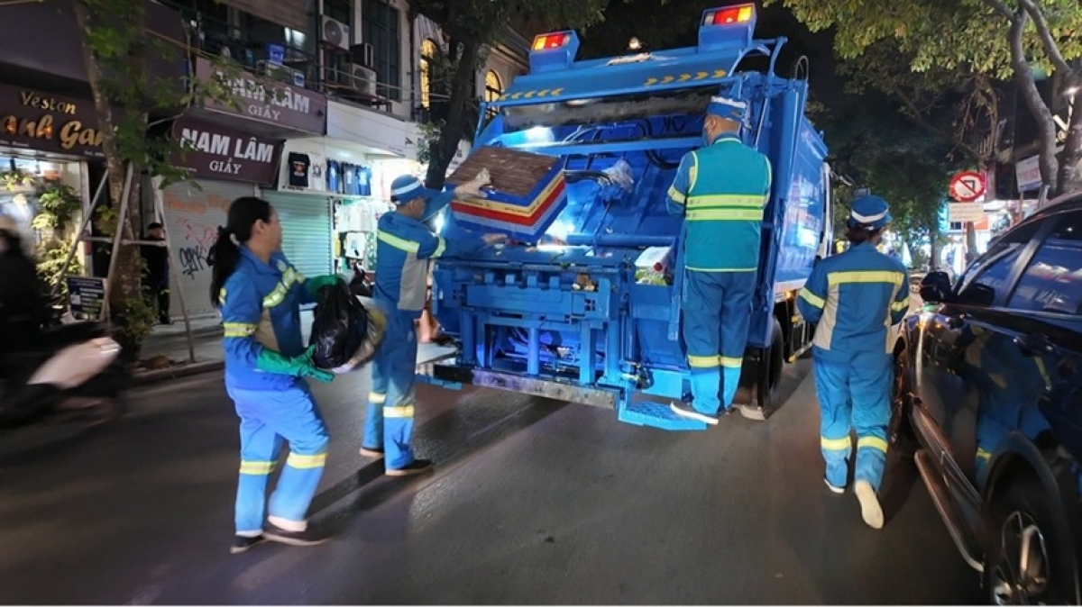 Hà Nội đầu tư lớn cho thiết bị, công nghệ thu gom, xử lý rác thải