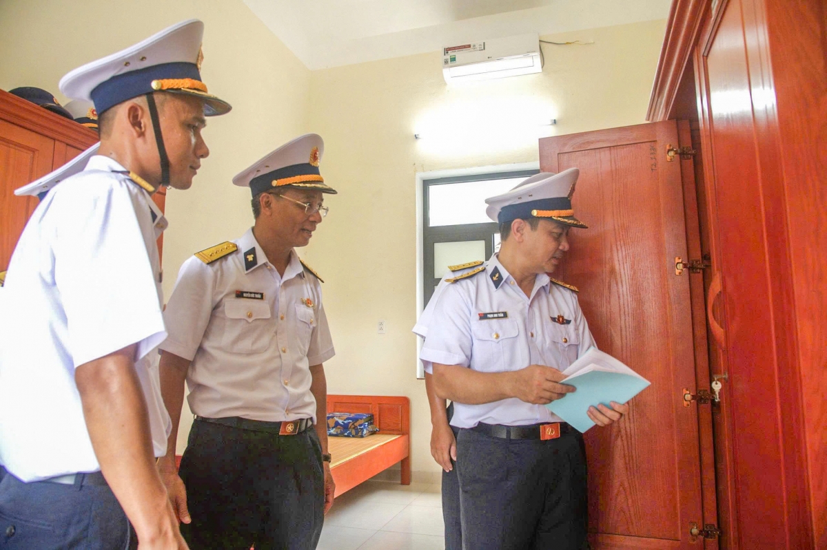 Đại tá Phạm Anh Tuấn, Tư Lệnh Vùng 3 Hải quân và đoàn công tác kiểm tra thực tế tại khu B, Trạm ra đa 540, Trung đoàn 351