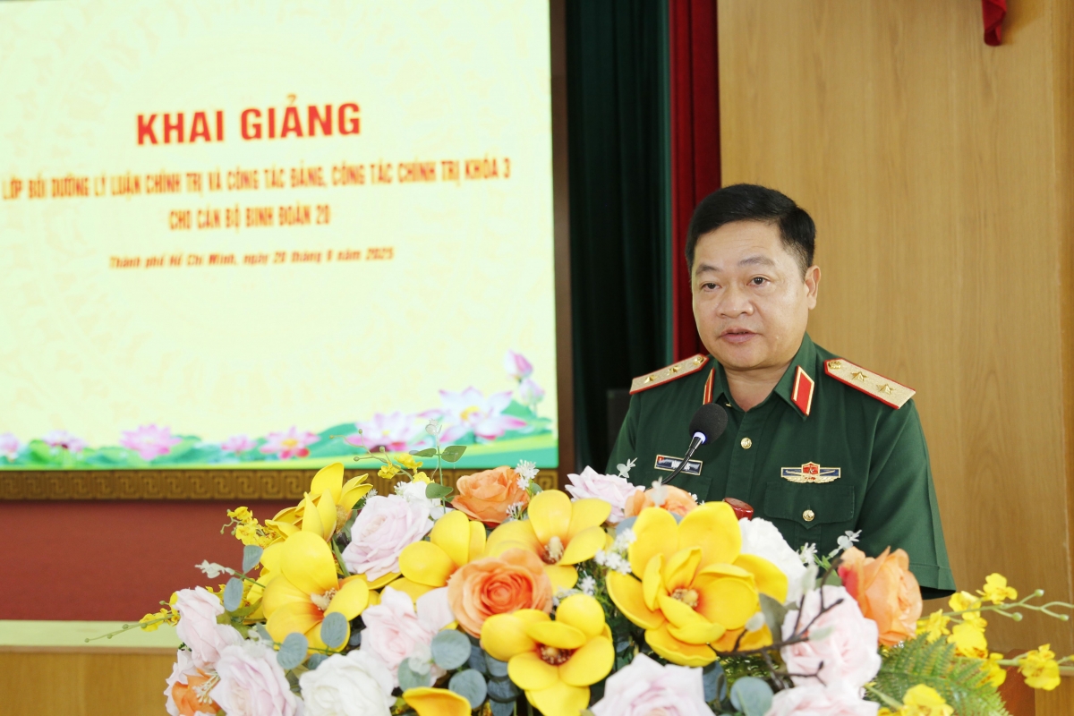 Trung tướng, PGS, TS Đặng Sỹ Lộc phát biểu