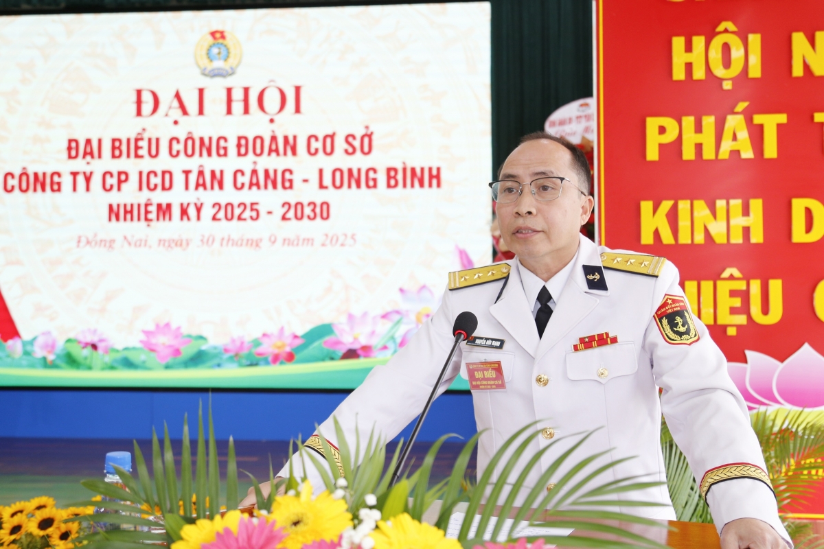 Thượng tá Nguyễn Hữu Mạnh, Phó Chủ nhiệm Chính trị Binh đoàn 20 chủ trì rút kinh nghiệm