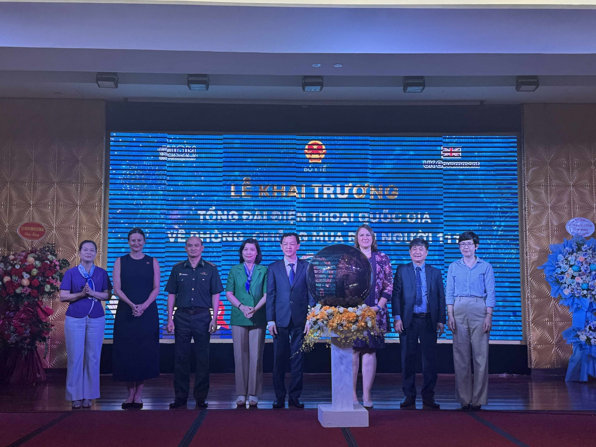 Đại diện các cơ quan Bộ y tế, Bộ Quốc Phòng, Hội Liên hiệp phụ nữ Việt Nam, Tổ chức Di cư Quốc tế (IOM)..tại sự kiện