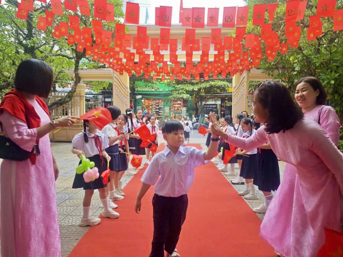 Các trường đón học sinh trở lại sau kỳ nghỉ hè.