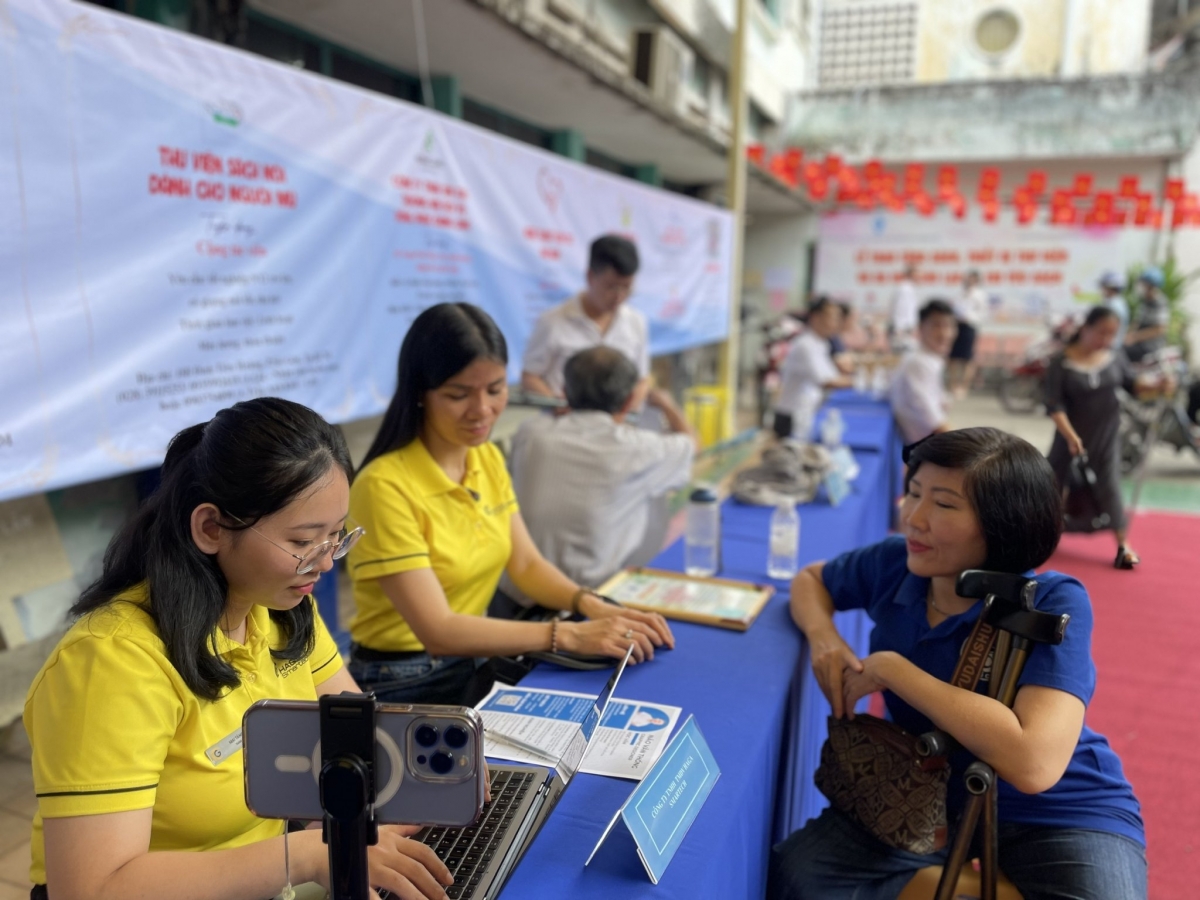 Chị Đinh Thị Xuân Thủy khẳng định, người khuyết tật nếu tự tin và quyết tâm thì cơ hội luôn chờ đón (Ảnh Kim Dung)