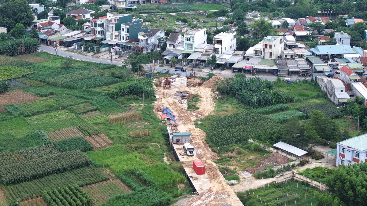 Dự án đường Hoàng Sa - Dốc Sỏi đoạn qua phường Trương Quang Trọng, tỉnh Quảng Ngãi.