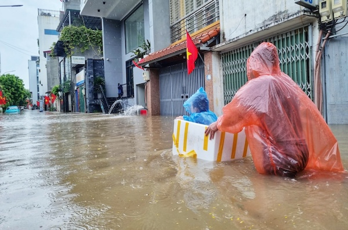 Bão số 9 có thể gây mưa ngập ở Hà Nội. Ảnh: Tô Thế