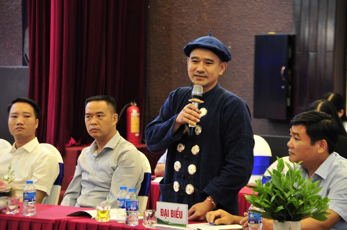 (Ông Nguyễn Quang Tuấn- Phó bản Làng nhà sàn Thái Hải, giới thiệu mô hình bảo tồn gắn với du lịch cộng đồng)