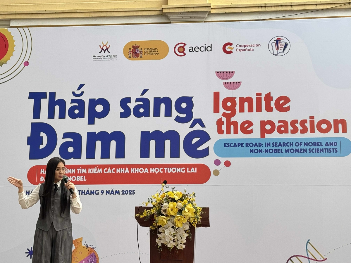 Tiến sỹ - Bác sỹ Nguyễn Thị Phương Thảo giao lưu với học sinh tại sự kiện