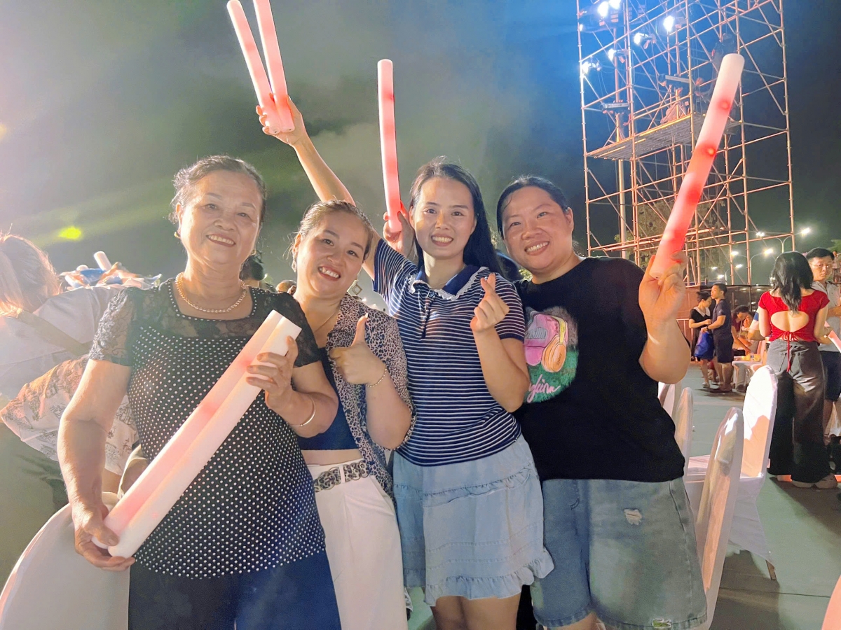 Tuyết Mai và gia đình 7 lần đi Triển lãm