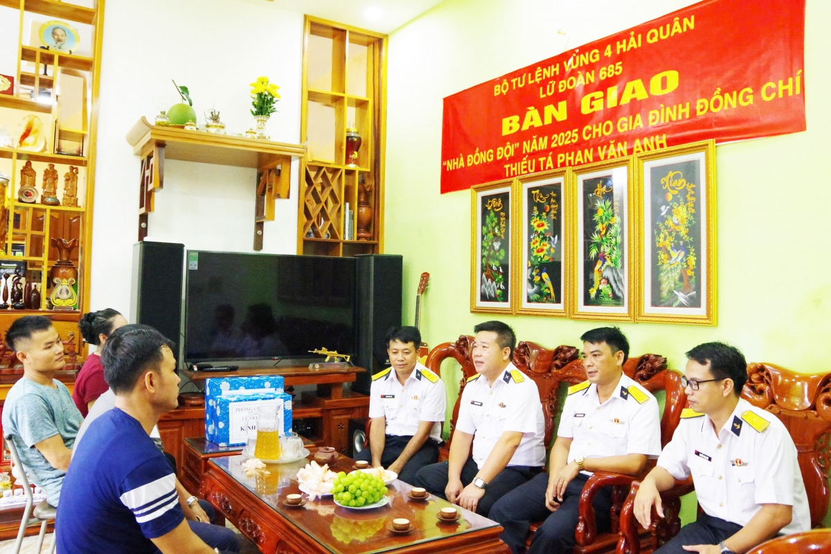 Quang cảnh buổi bàn giao