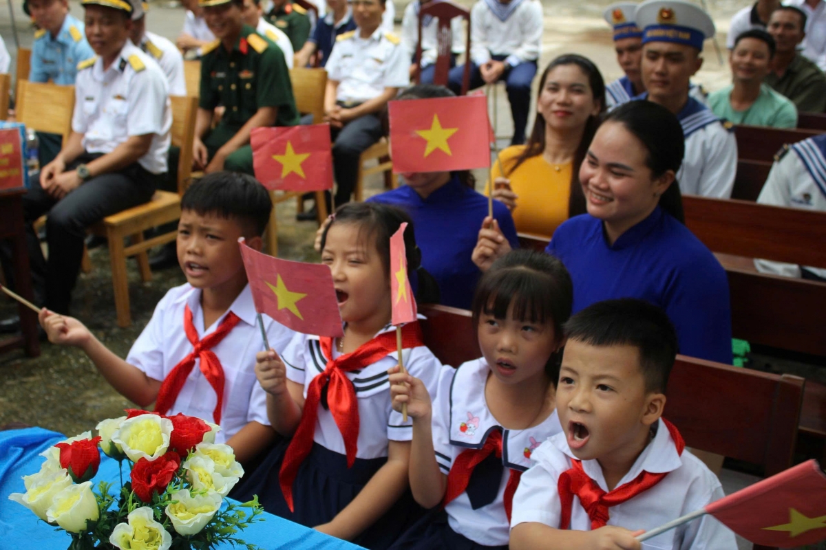 Ánh mắt trẻ thơ năm học mới