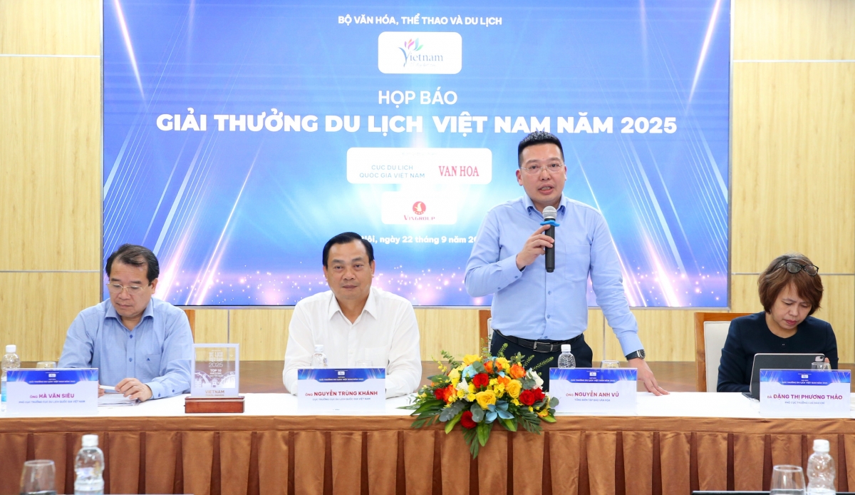 Ban tổ chức thông tin tại họp báo Giải thưởng Du lịch Việt Nam 2025