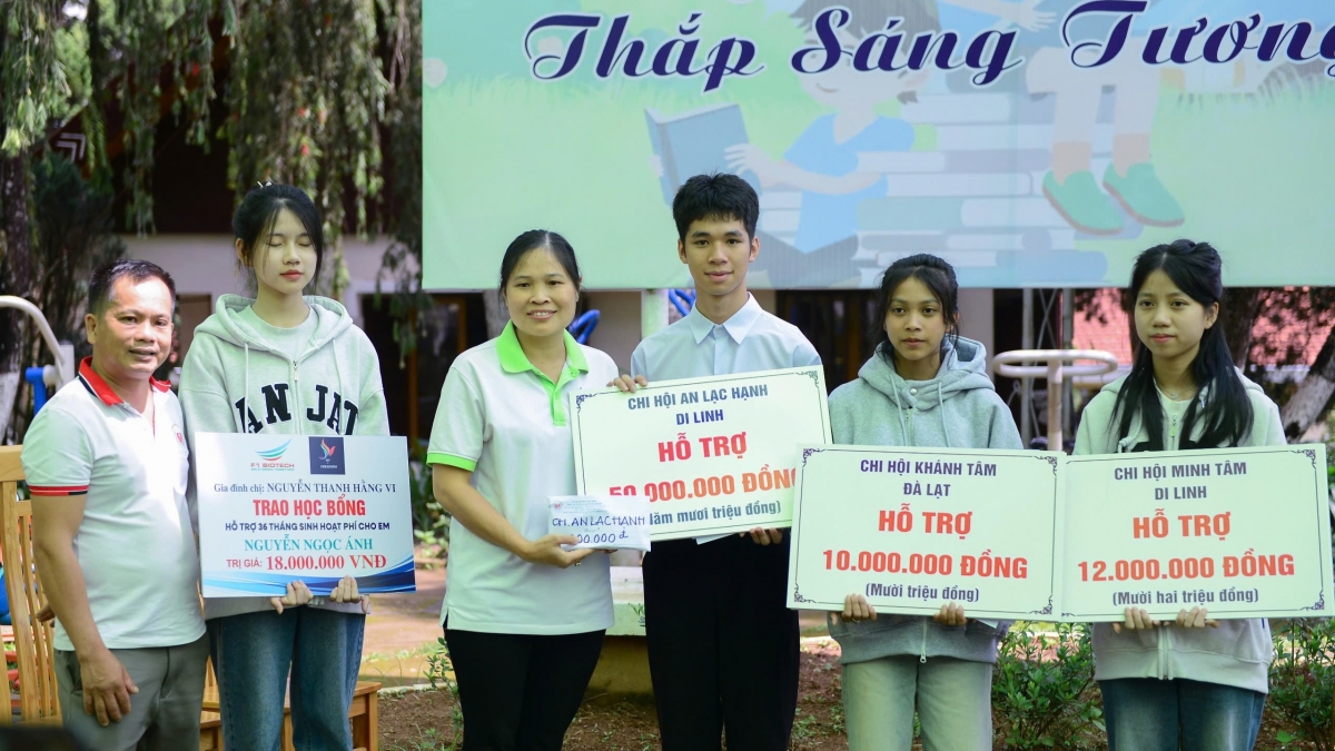 Từ những tấm lòng nhân ái 4 tân sinh viên Làng trẻ em SOS Đà Lạt đã thực hiện được ước mơ giảng đường đại học.