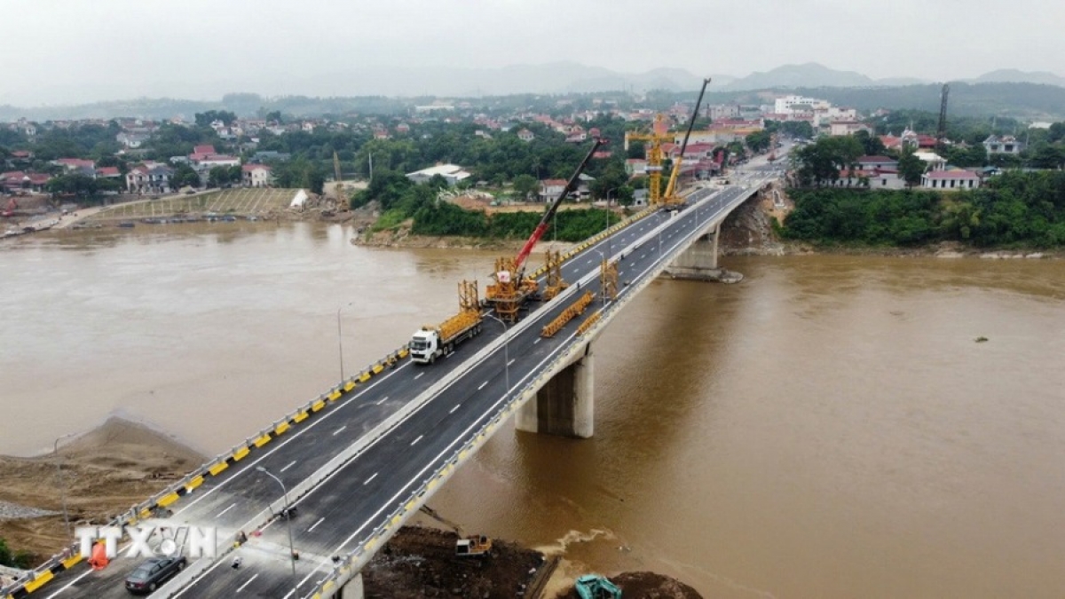 Cầu Phong Châu mới sẽ được thông xe vào ngày 28/9.