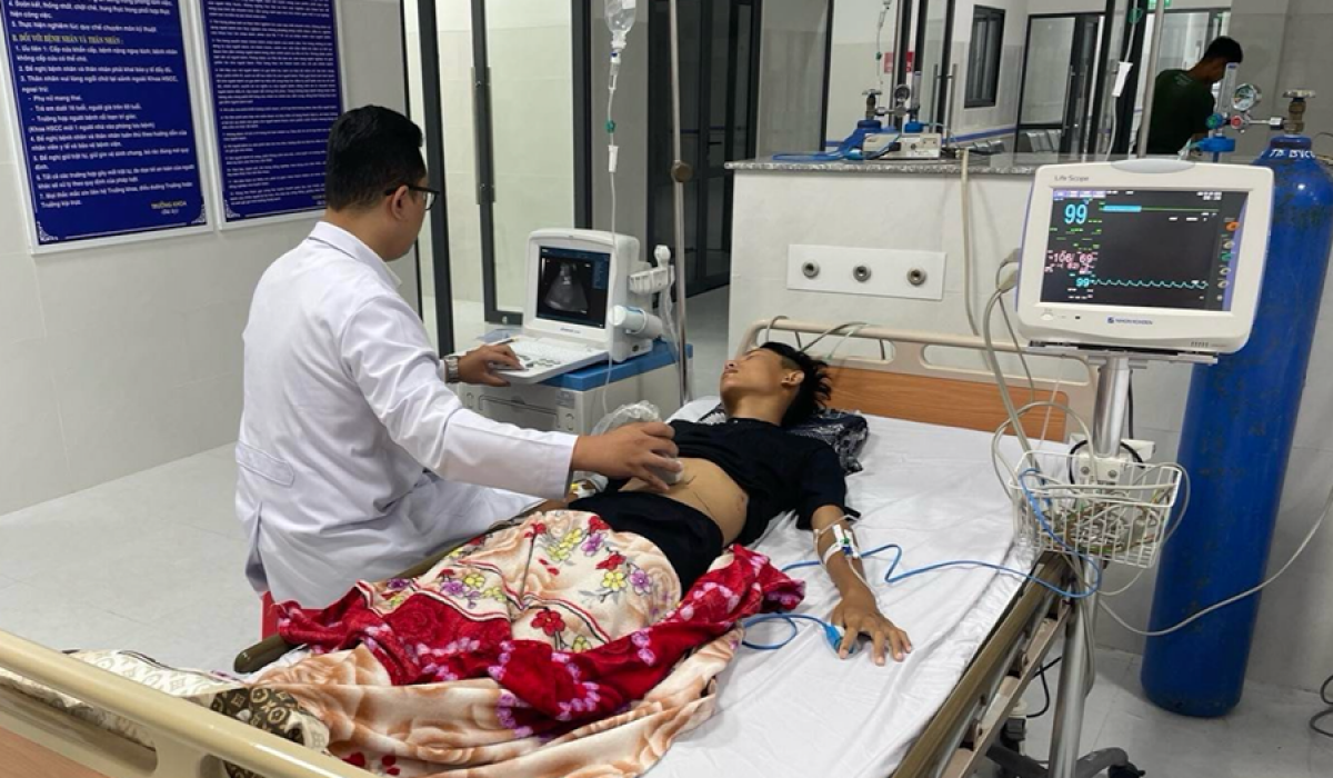 Ca chấn thương nặng ở đặc khu Côn Đảo được bác sĩ chuyên khoa giỏi ở trung tâm TP.HCM ra điều trị (Ảnh Sở Y tế TP.HCM).