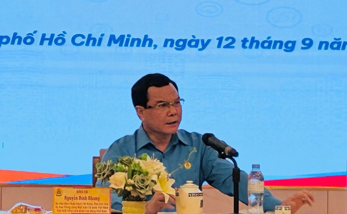 Chủ tịch Tổng LĐLĐ Việt Nam Nguyễn Đình Khang chủ trì buổi làm việc.