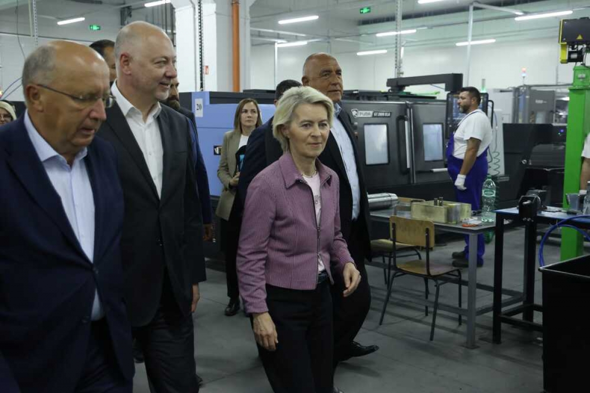 Chủ tịch Ủy ban Châu Âu Ursula von der Leyen tại nhà máy sản xuất vũ khí VMZ ở Sopot, ngày 31 tháng 8 năm 2025 (Ảnh-bta.bg)
