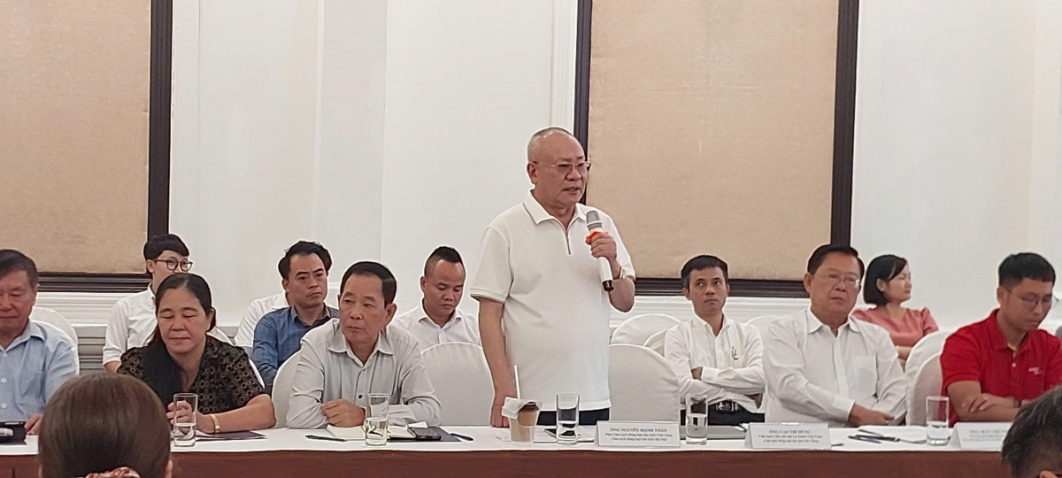 Đại diện doanh nghiệp du lịch nêu ý kiến tại hội nghị