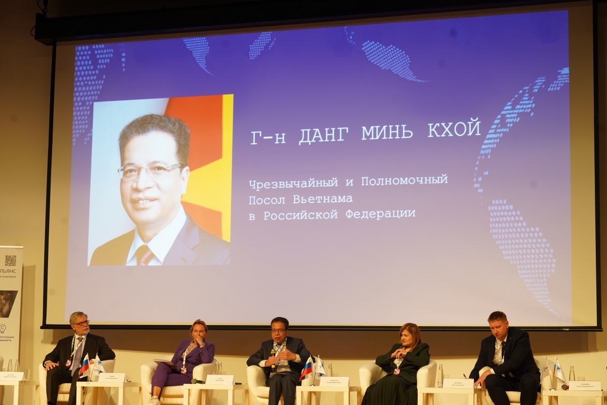 Đại sứ Việt Nam tại Nga Đặng Minh Khôi phát biểu tại phiên toàn thể Diễn đàn ngày thương mại quốc tế Moscow 2025.