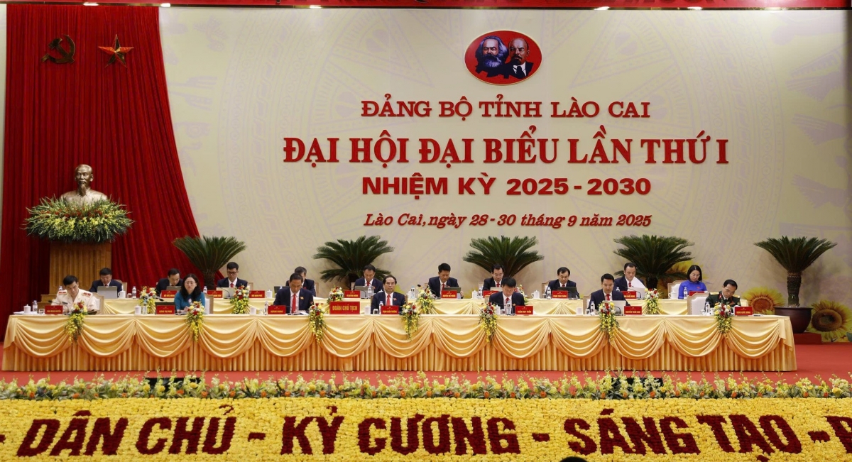 Đoàn Chủ tịch Đại hội