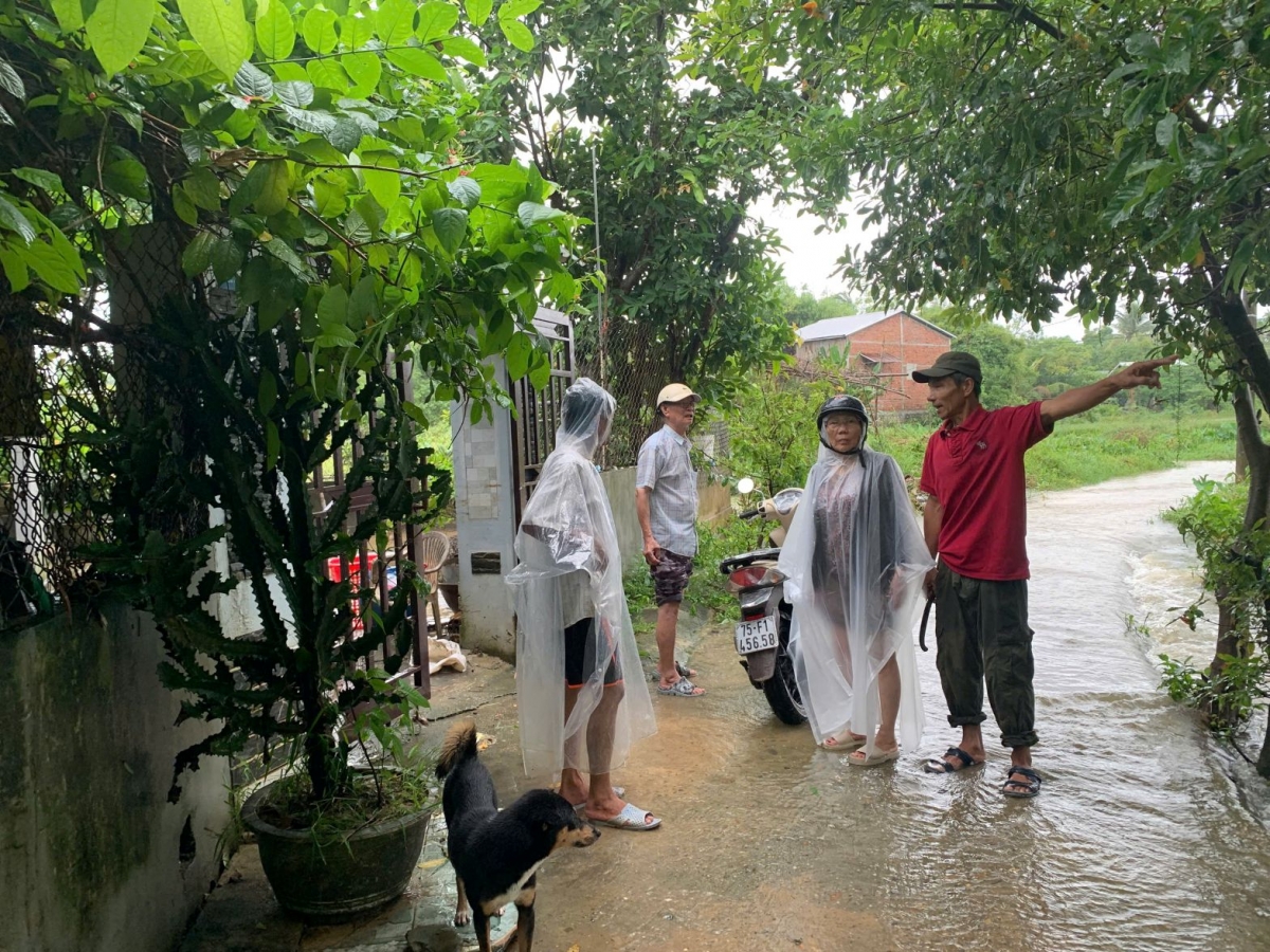 Đoạn đường nạn nhân gặp nạn sáng nay nước đã rút bớt