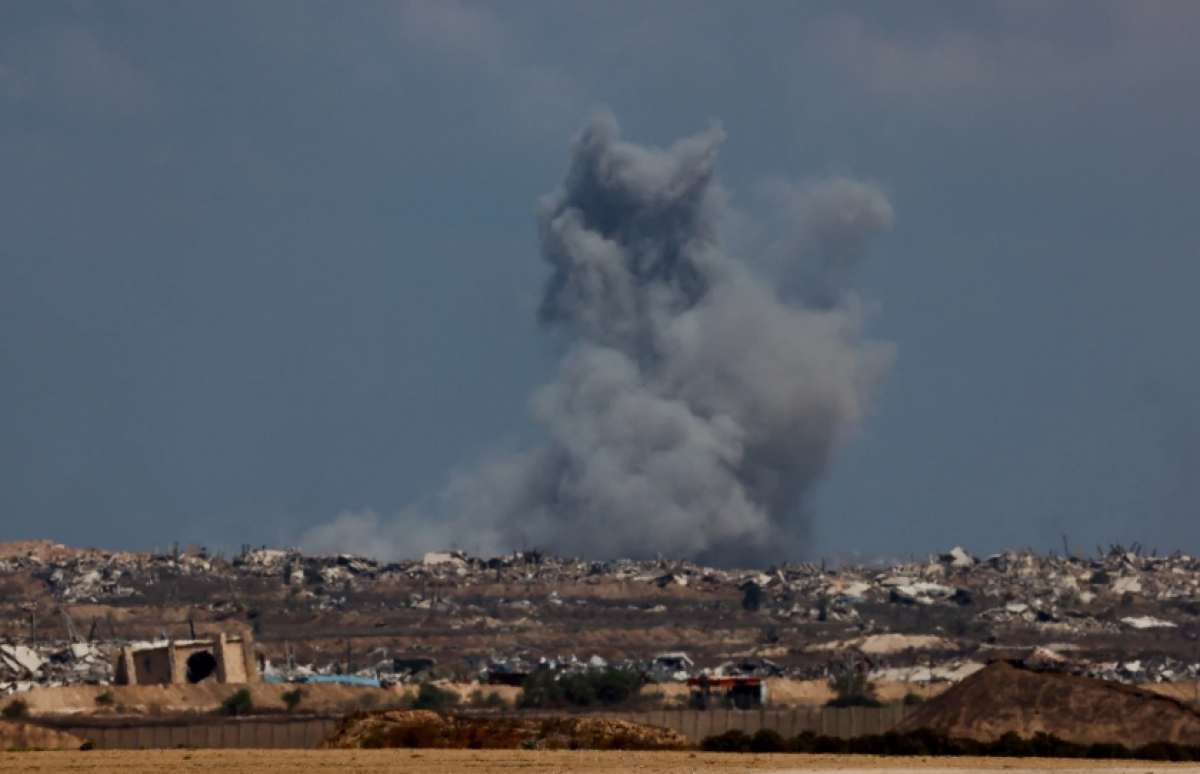 Khói bốc lên ở Gaza. Ảnh: Reuters