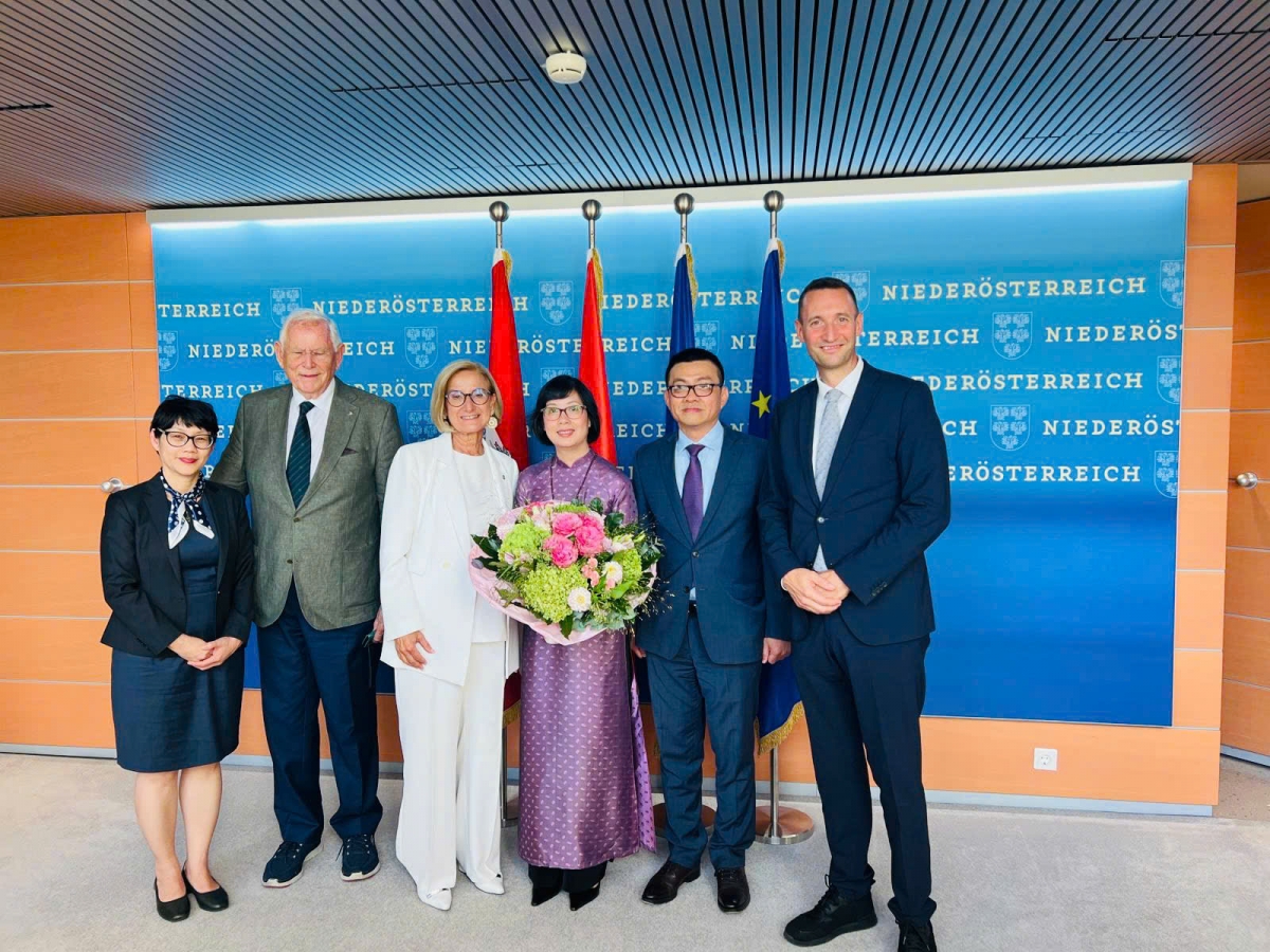 Đại sứ Vũ Lê Thái Hoàng và Lãnh đạo Ban Hạ Áo